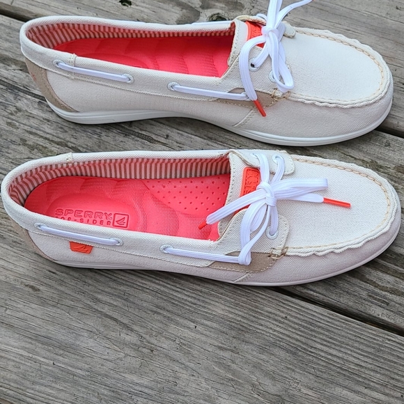 Sperry - Picture 2 of 4
